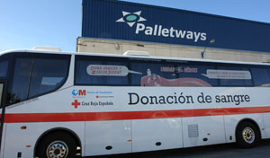 Autobús de Cruz Roja en Palletways
