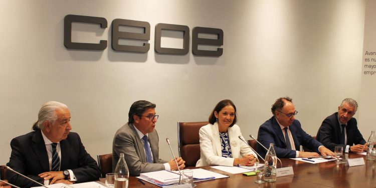 Reyes Maroto en la CEOE