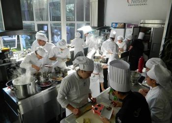 Nestlé amplía su programa de formación para jóvenes