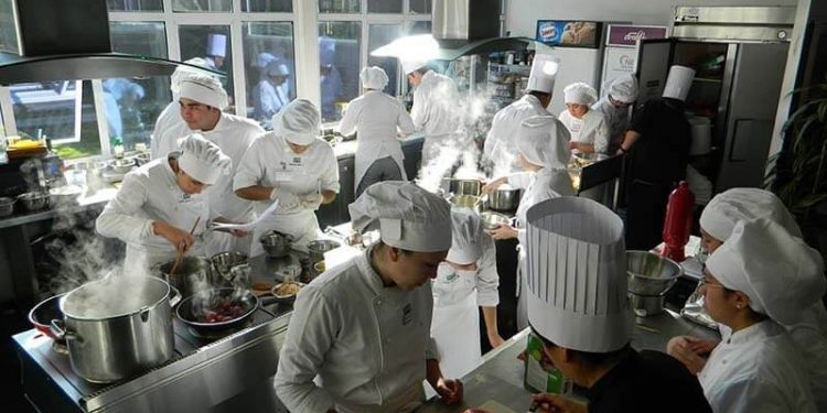Nestlé amplía su programa de formación para jóvenes