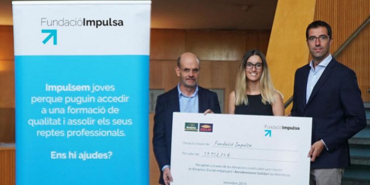Entrega donaciones