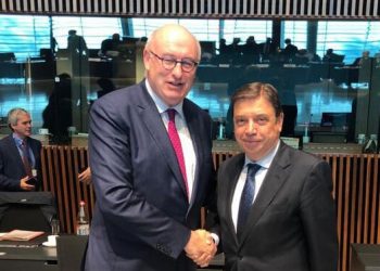 Luis Planas y Phil Hogan