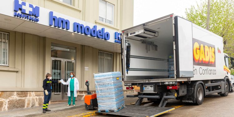 Donación de agua de Gadis