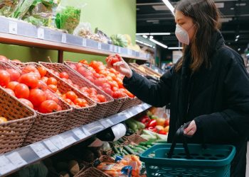 Comercio con mascarillas