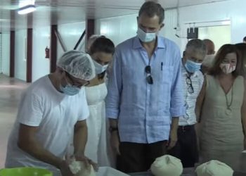 Los Reyes ponen en valor el sector primario en su visita a la Cooperativa Coinga