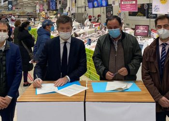 Carrefour comienza a firmar los acuerdos con el sector pesquero de 2021