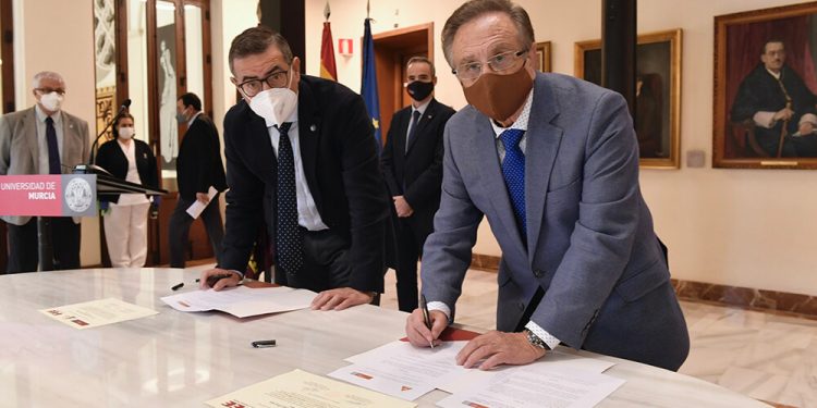 Grupo Fuertes y la Universidad de Murcia renuevan la Cátedra de Excelencia Empresarial