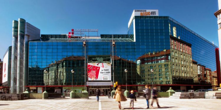 El Centro Comercial Los Fresnos avanza en su remodelación, a la que se han destinado 15 millones