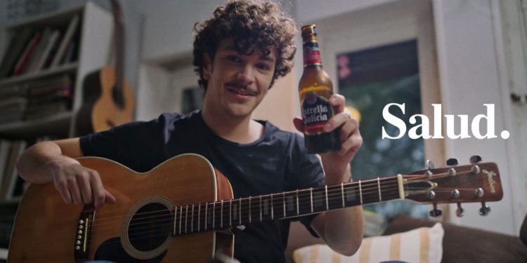 Estrella Galicia invita a brindar por la salud esta Navidad 