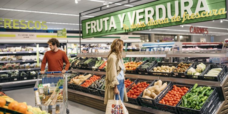Los productos frescos ya representan cuatro de cada 10 euros del total de compra en Aldi