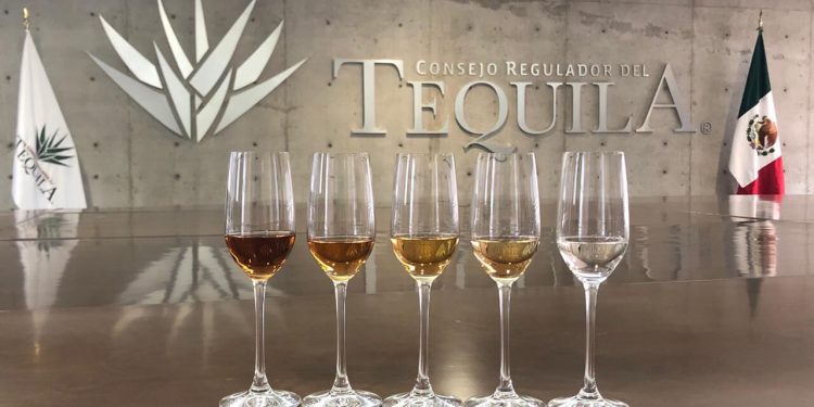 España recibió 2,8 millones de litros de tequila en 2020 y ya es el tercer importador del mundo