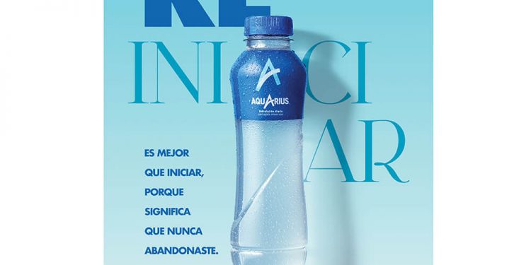 Aquarius sigue reduciendo azucares y lanza su nueva botella con un 50% de plástico reciclado (rPET)