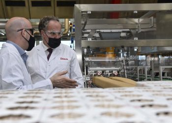 Damm destina 63 millones a su fábrica de El Prat para ampliar su producción en un 45%
