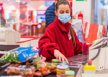 Alcampo incorporará a más de 1.500 trabajadores en la campaña de verano