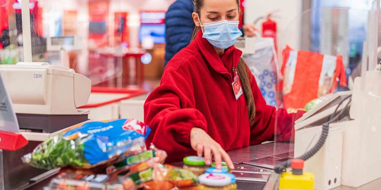 Alcampo incorporará a más de 1.500 trabajadores en la campaña de verano
