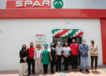 El equipo de SPAR Melenara tras la reapertura de la tienda
