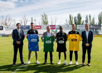 CD Toledo con su nueva equipación