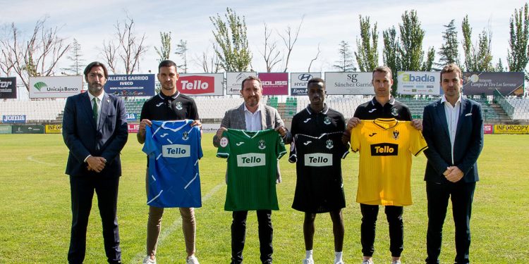 CD Toledo con su nueva equipación