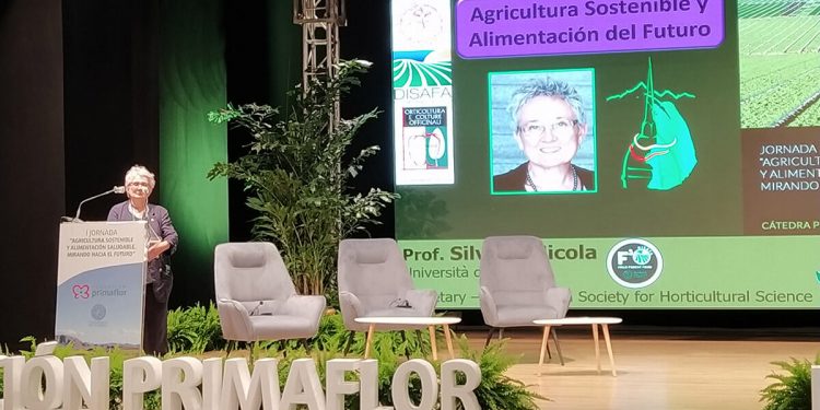 Silvana Nikola, durante la I Cátedra Primaflor y Universidad de Almería
