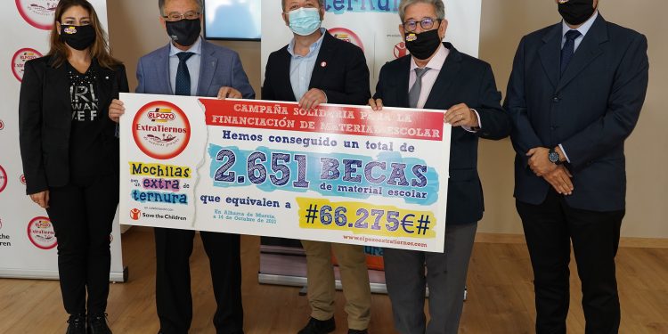 Entrega cheque Save the Children