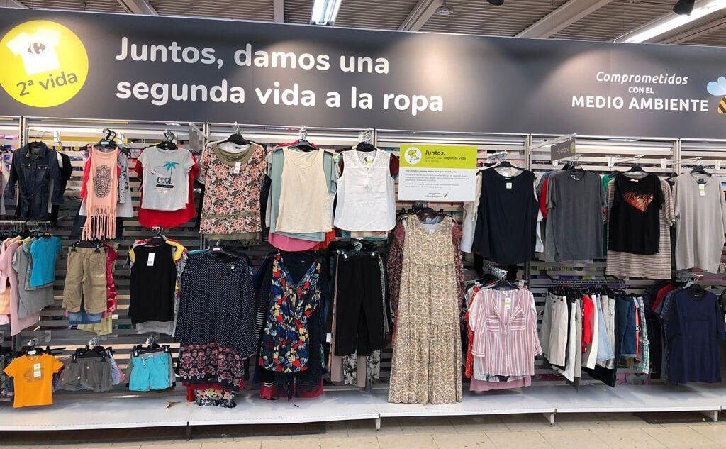 población inflación vestirse Carrefour apuesta por la venta de ropa de segunda mano para reducir su  impacto ambiental - Financial Food
