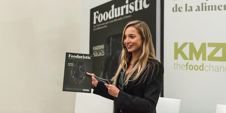 Directora de KM ZERO Beatriz Jacoste con el informe Fooduristic'22