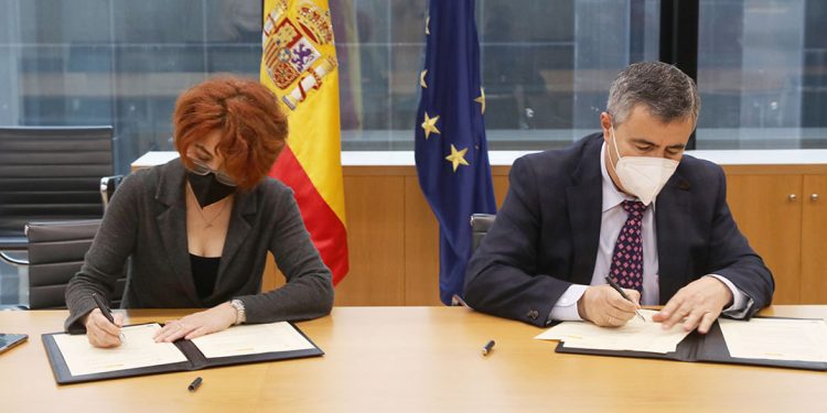 María Peña, consejera delegada de ICEX, y Jesús González Vázquez, presidente de la asociación