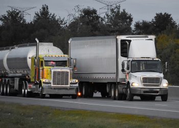 Camiones en carretera