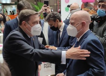 Director de Interporc con ministro Planas en Meat Attraction