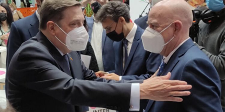 Director de Interporc con ministro Planas en Meat Attraction