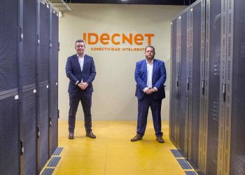 Eduardo Prieto, director de IT de HiperDino, y Juan Manuel Castellano, director de IdecNet