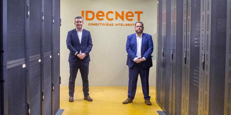 Eduardo Prieto, director de IT de HiperDino, y Juan Manuel Castellano, director de IdecNet