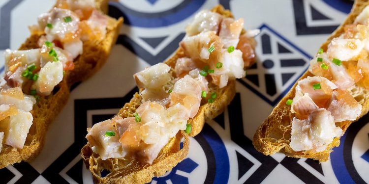 Tostada de anguila ahumada de Smook, marca de ANgulas Roset
