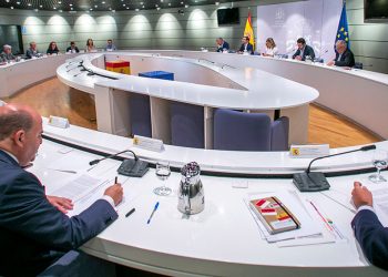 Díaz defiende su plan de contención de precios ante distribución y consumidores