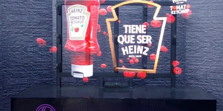 Heinz cautiva a sus seguidores con una experiencia holográfica en Barcelona
