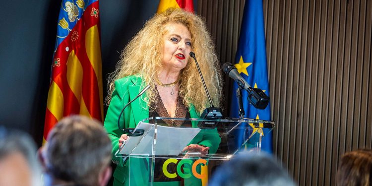 La presidenta del CGC, Inmaculada Sanfeliu, dirigiéndose a los exportadores asociados durante la celebración del 50 Aniversario de la entidad      
