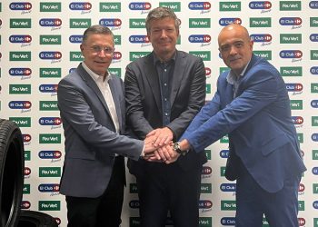 Thierry Sinquin, presidente del Grupo Feu Vert, Alexandre de Palmas, director ejecutivo de Carrefour España y Manuel Estévez, CEO de Feu Vert en España