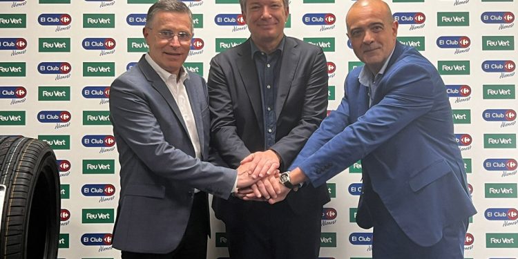 Thierry Sinquin, presidente del Grupo Feu Vert, Alexandre de Palmas, director ejecutivo de Carrefour España y Manuel Estévez, CEO de Feu Vert en España
