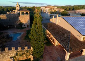 Bodega Jaume Sierra con paneles solares