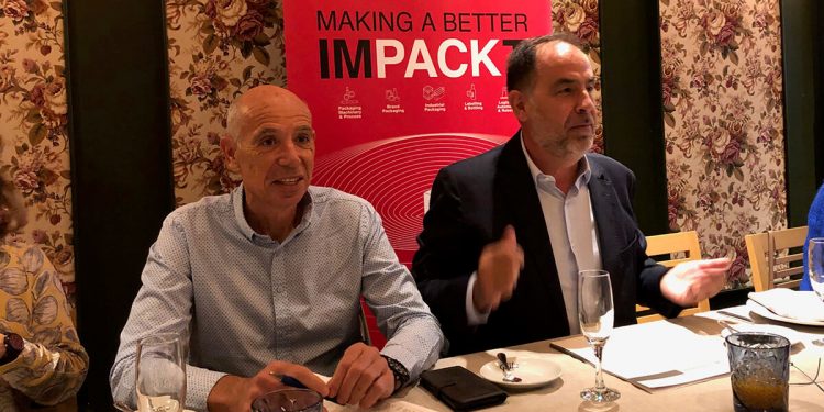 El director de Hispack, Xavier Pascual (izquierda) y el presidente del comité organizador de Hispack 2024, Jordi Bernabeu (derecha).