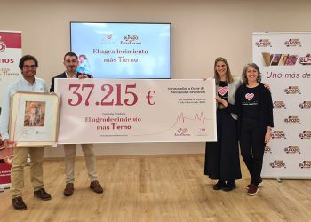 ElPozo Extratiernos-cheque solidario a Menudos Corazones