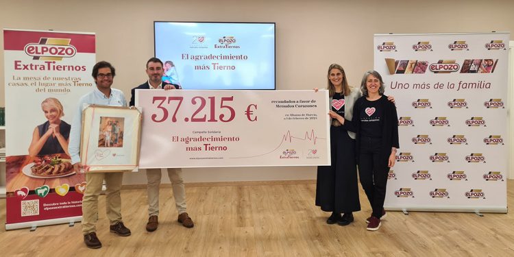 ElPozo Extratiernos-cheque solidario a Menudos Corazones