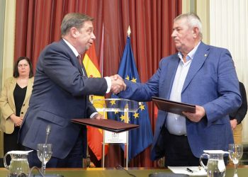 Planas firma con UPA el acuerdo sobre las 43 medidas de respuesta a las inquietudes de agricultores y ganaderos