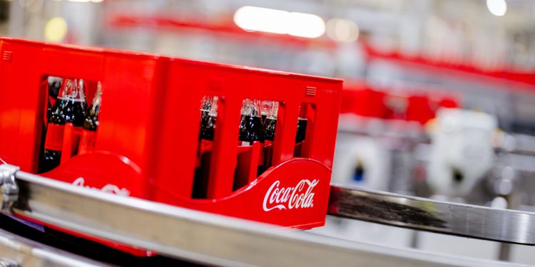 CCEP y Schoeller Allibert desarrollan una solución circular para las cajas de bebidas