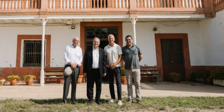 El ministro Jordi Hereu visita las instalaciones del grupo alimentario Ametller Origen en Gélida (Barcelona).