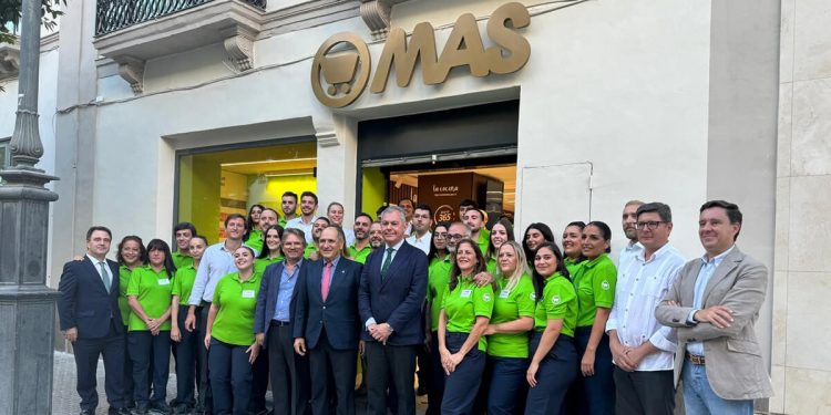 Supermercado MAS renovado