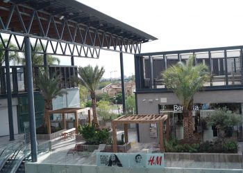 Finestrelles Shopping Centre