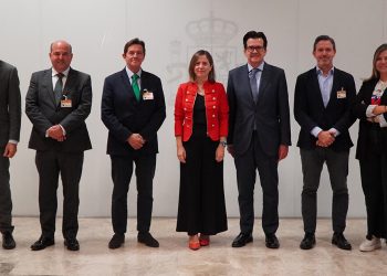 La secretaria de Estado de Comercio aborda con representantes del comercio minorista los retos del sector