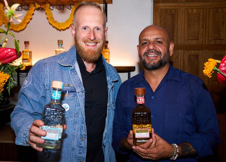Los bartenders Dré Masso y Henry Besant
