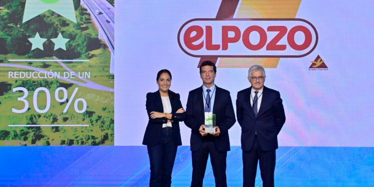 De izquierda a derecha, María Tena, directora de Logística de Aecoc; Rafael Simón, responsable de Logística de El Pozo Alimentación; y José María Bonmatí, director general de Aecoc.